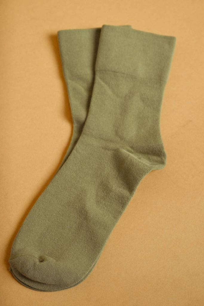 A8106   SOFT CREW SOCKS IN SOLID COLORS: GREEN / ONE