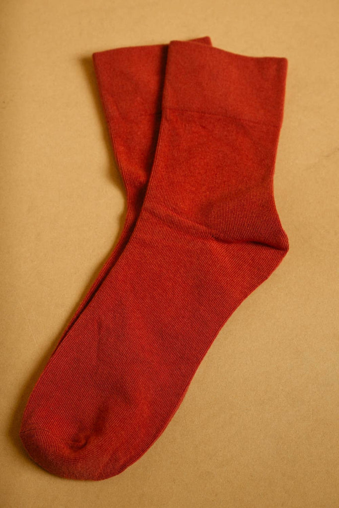 A8106   SOFT CREW SOCKS IN SOLID COLORS: BRICK / ONE